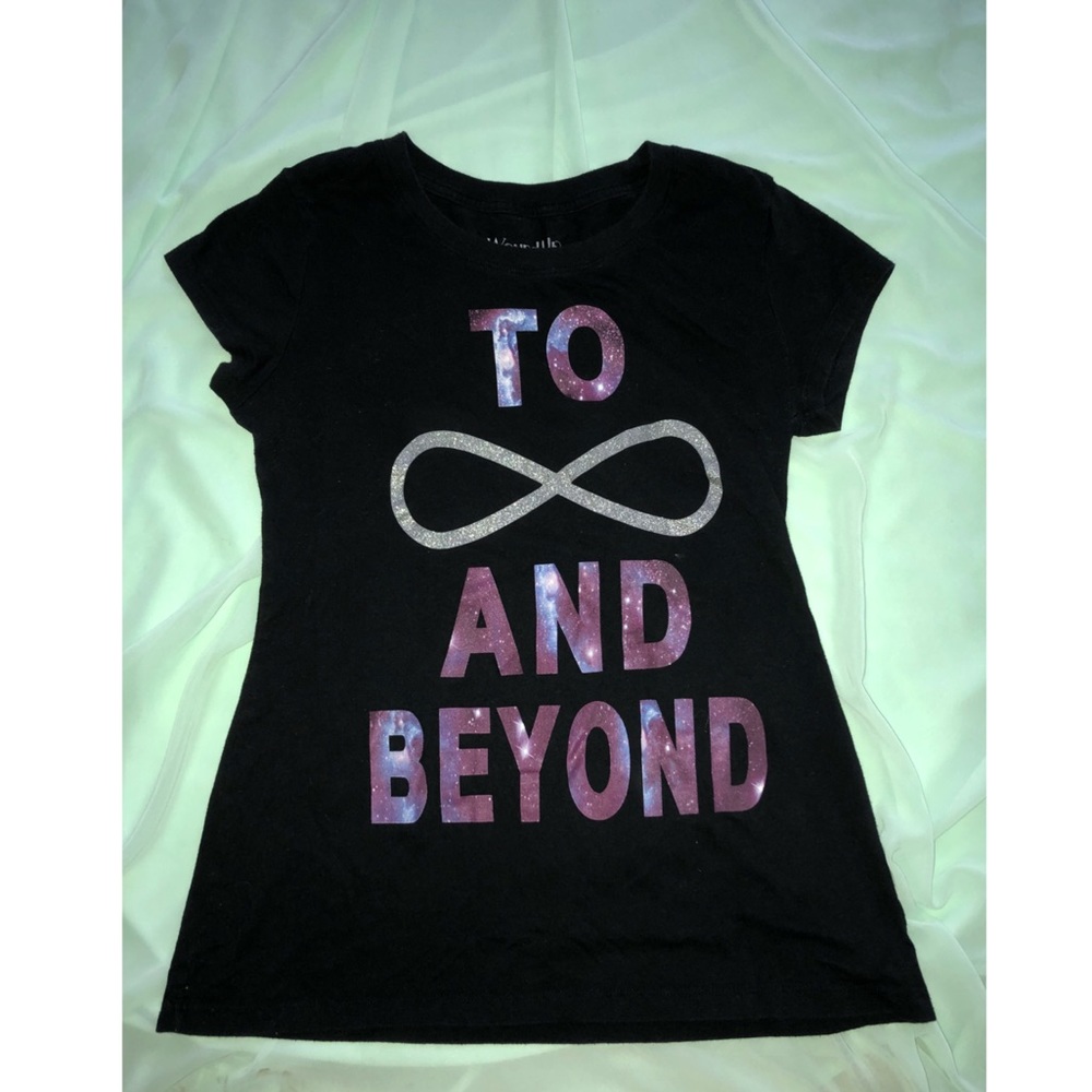 Cute graphic tee🌺